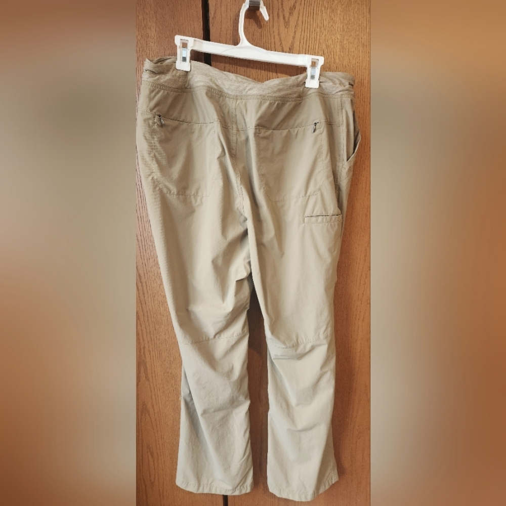 Duluth Trading Co. Armuchillo pants women 16Wx31 convertible to capri khaki